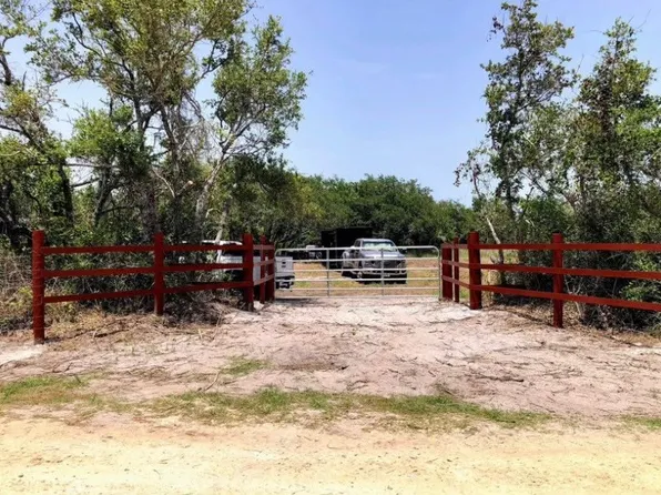 1555 W Stoddard Ave, Aransas Pass, TX 78336