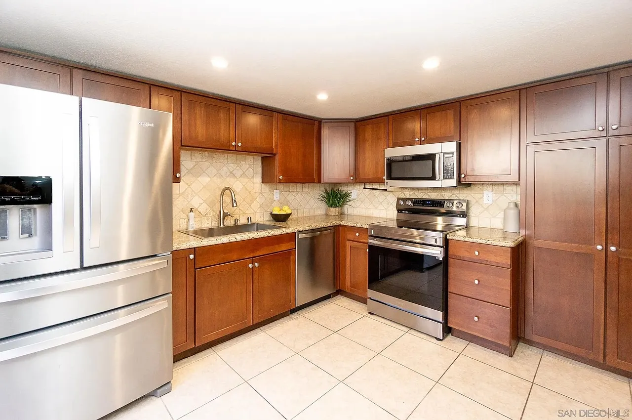 3 bed, 2.5 bath, 1268 sqft, $4,500 — Photo 2