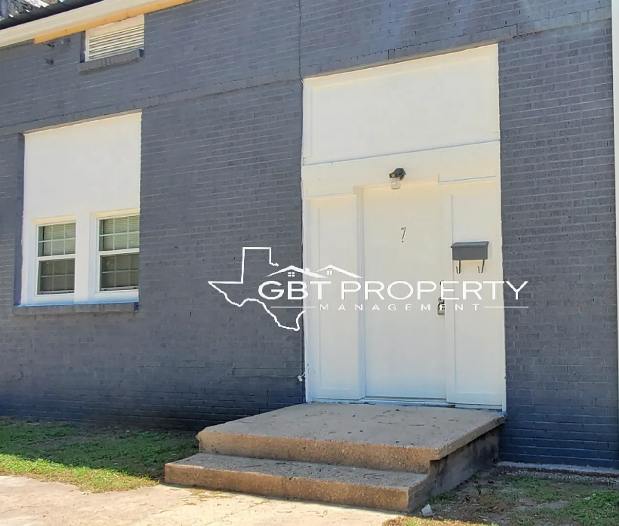 1 Bedroom & 2 Bedroom Apartments — Photo 3