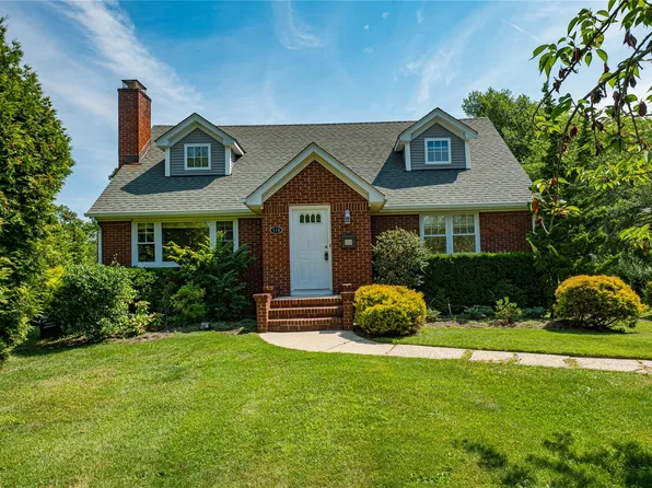 174 S Windsor Avenue, Brightwaters, NY 11718