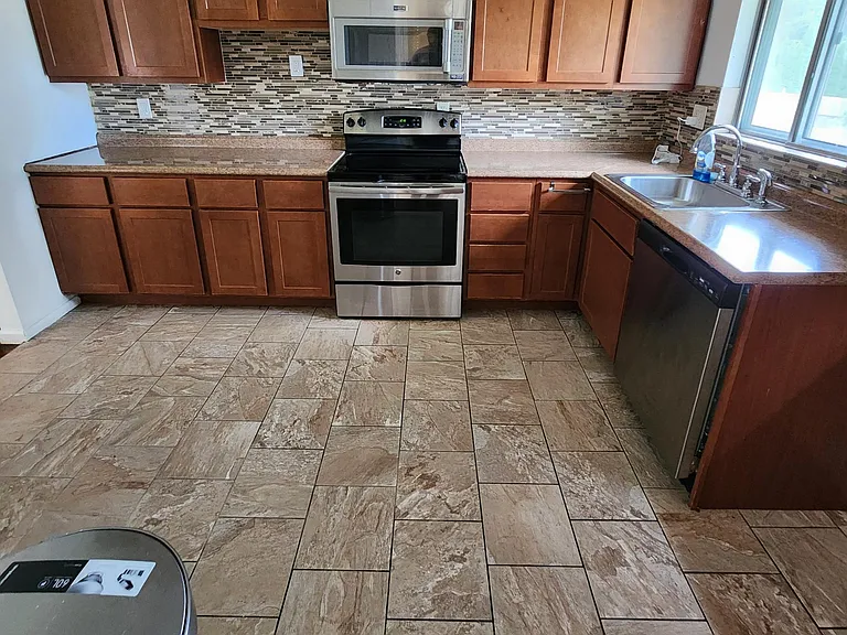 2155 Oriole Dr — Photo 9