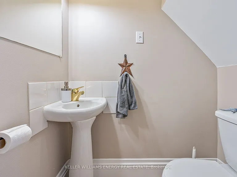 60 Picton Main St — Photo 16