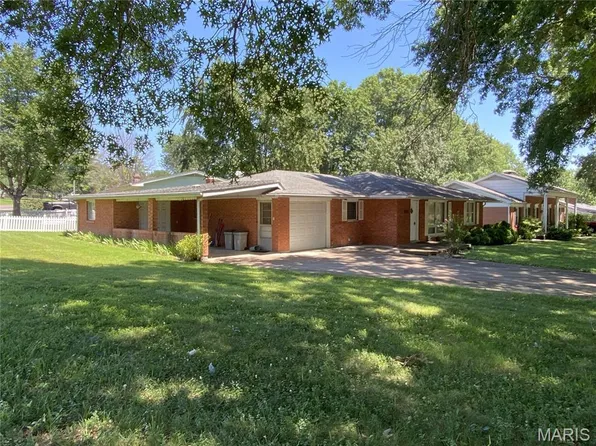 335 W 16th St, Hermann, MO 65041