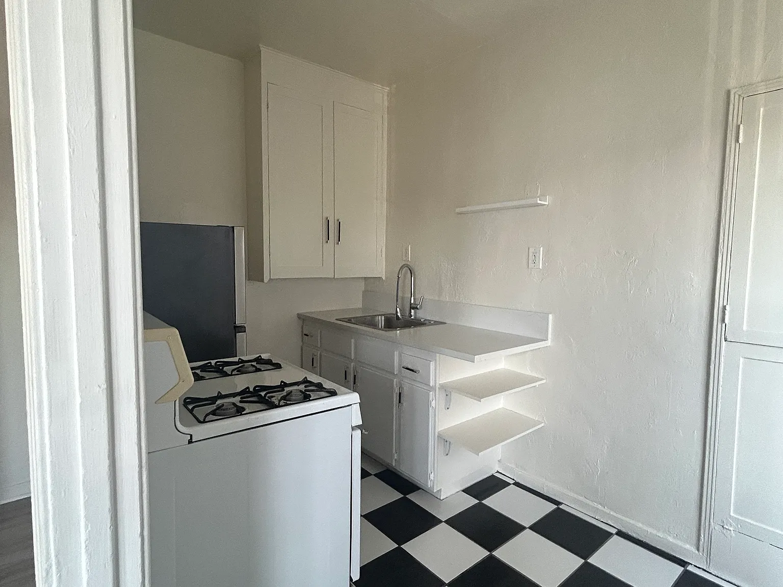 Studio, 600 sqft, $1,283 — Photo 4