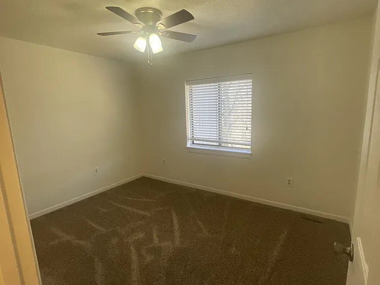 Deer Run Apartments — Photo 36