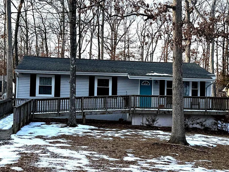 1238 Lakeview Pkwy — Photo 3