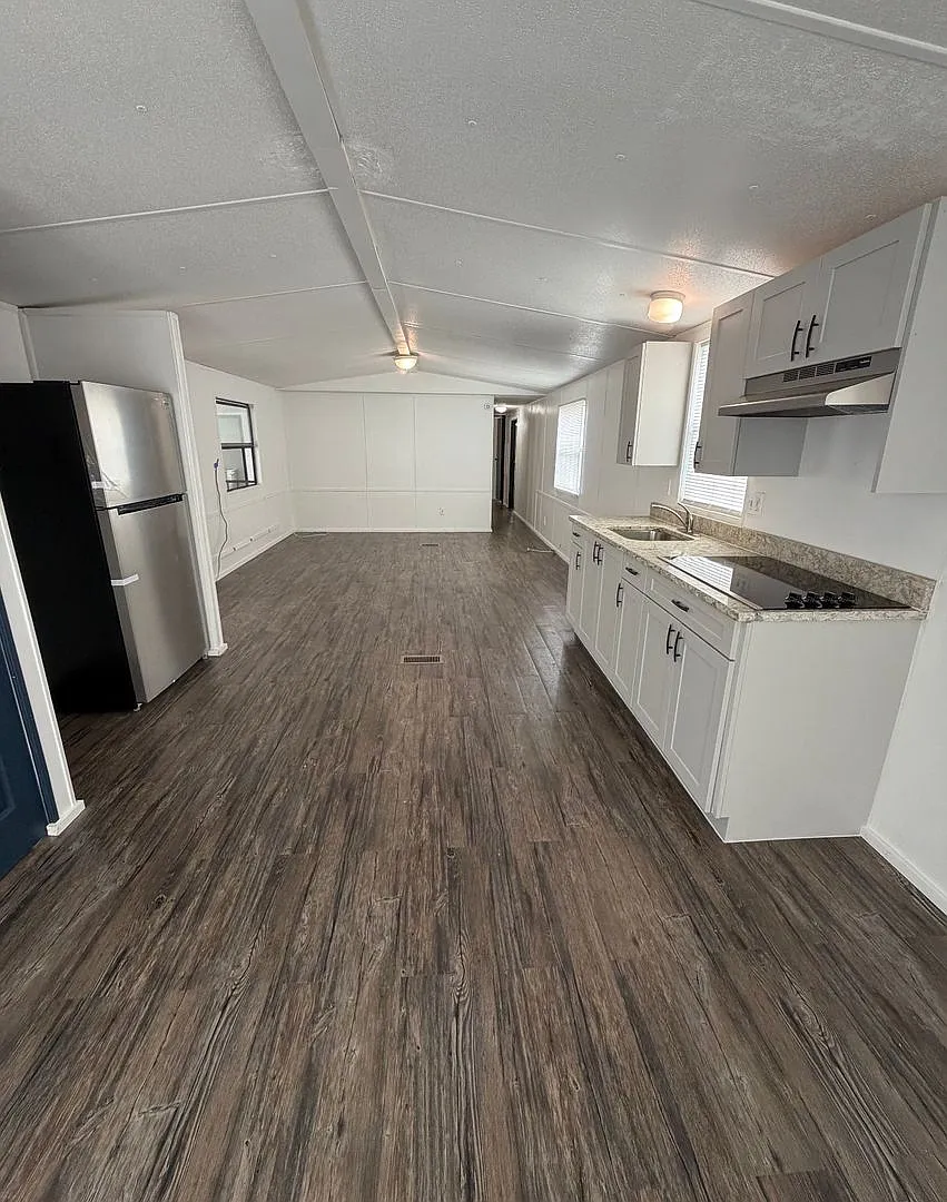 Three bedroom two bath manufactured home — Photo 3