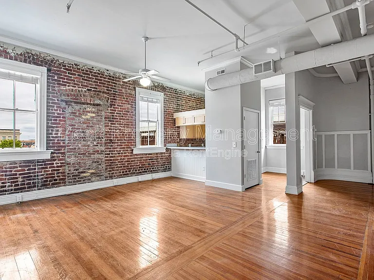 220 E Marshall St #34 — Photo 4