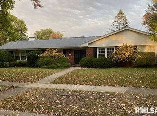 1108 Oakmont Dr, Springfield, IL 62704