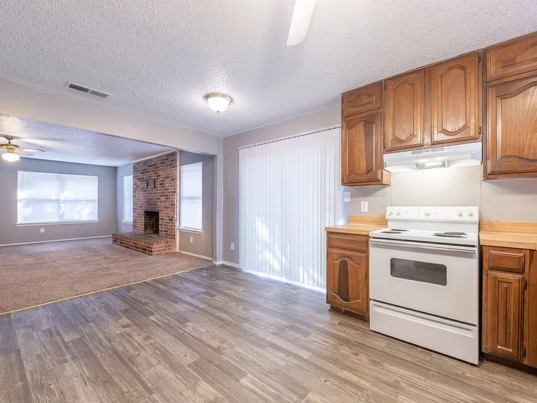 4605 & 4607 Menzer Rd — Photo 11