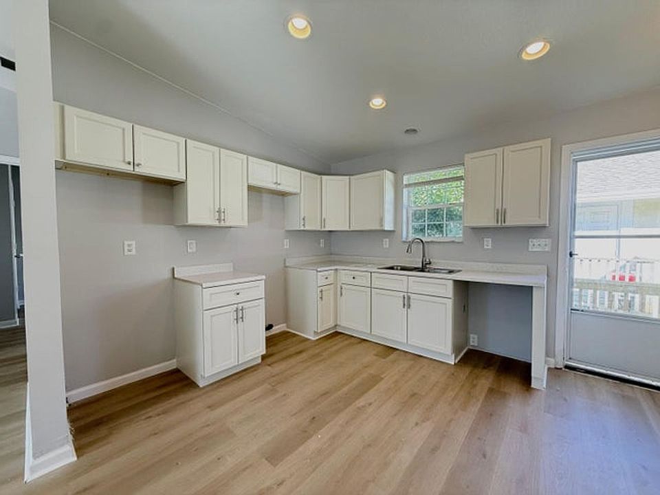 1st image of 5289 Stacy St Unit 6