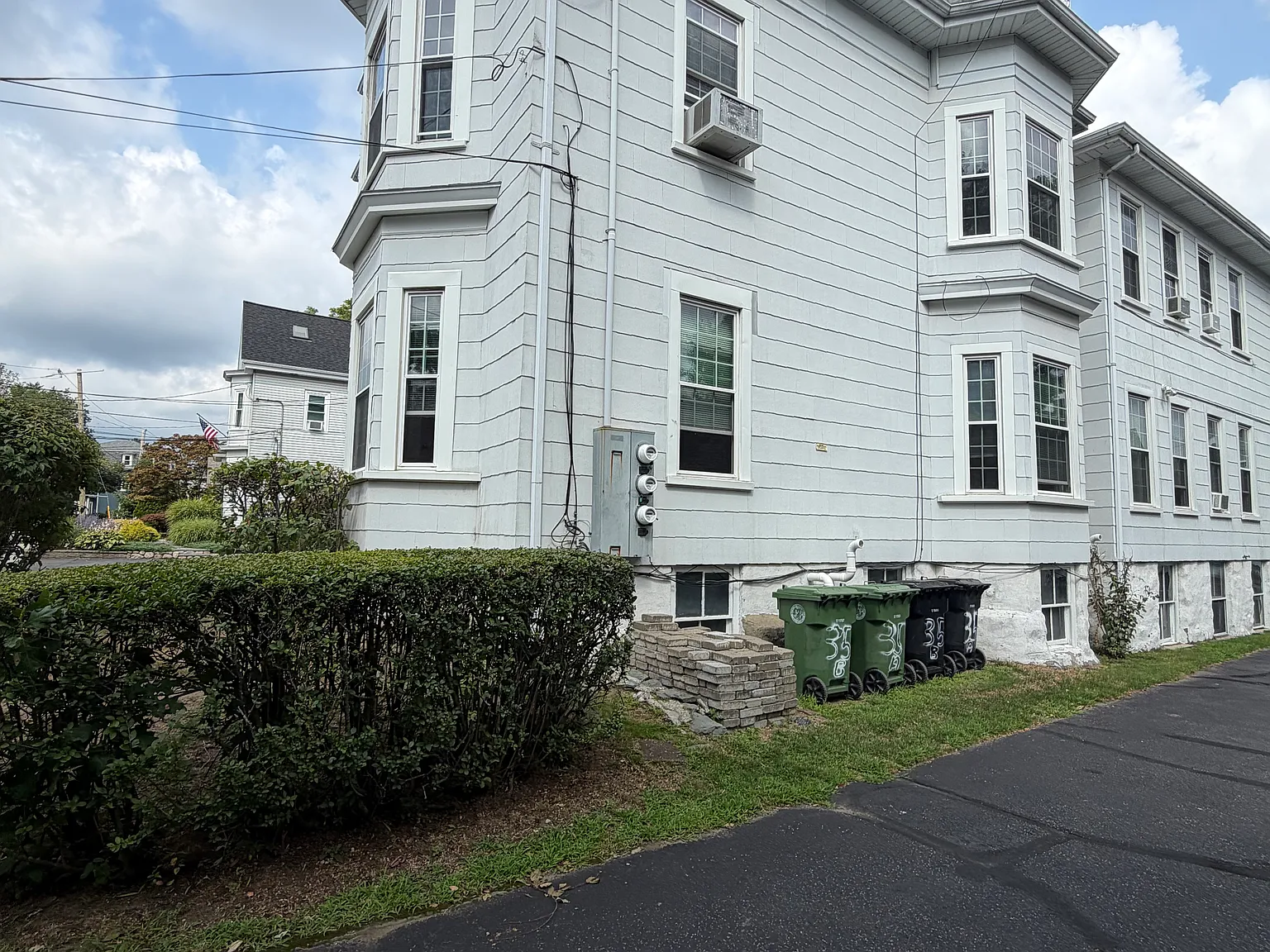 3 bed, 1.0 bath, 1850 sqft, $3,250 — Photo 1