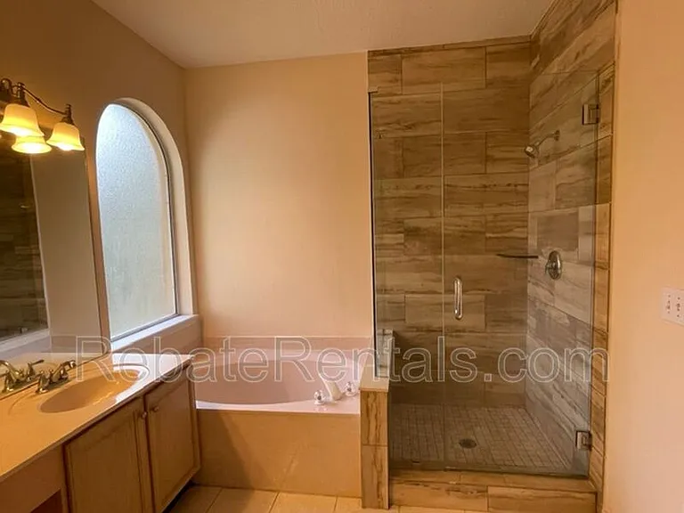 8907 Hampton Landing Dr E — Photo 38