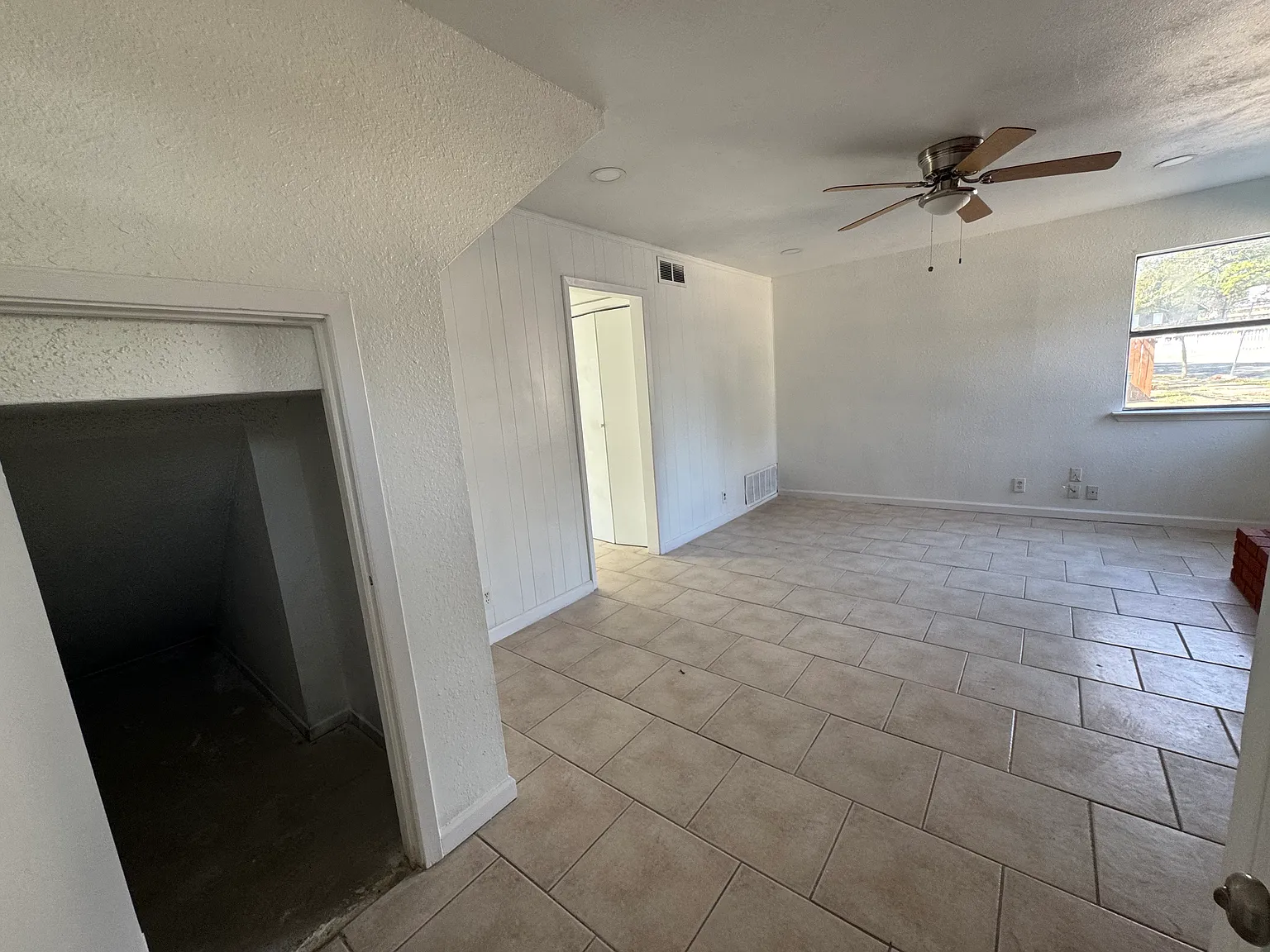 3 bed, 1200 sqft, $1,990 — Photo 4