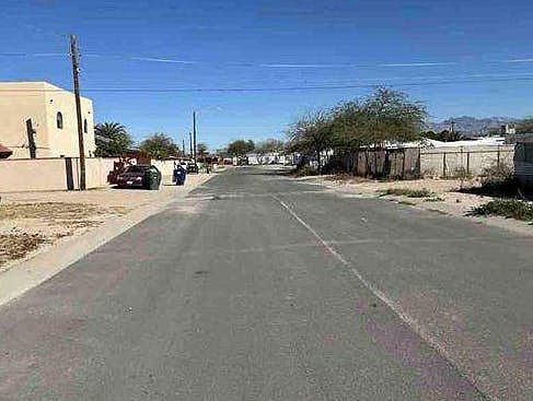 5th image of 1620 S Santa Rita Ave