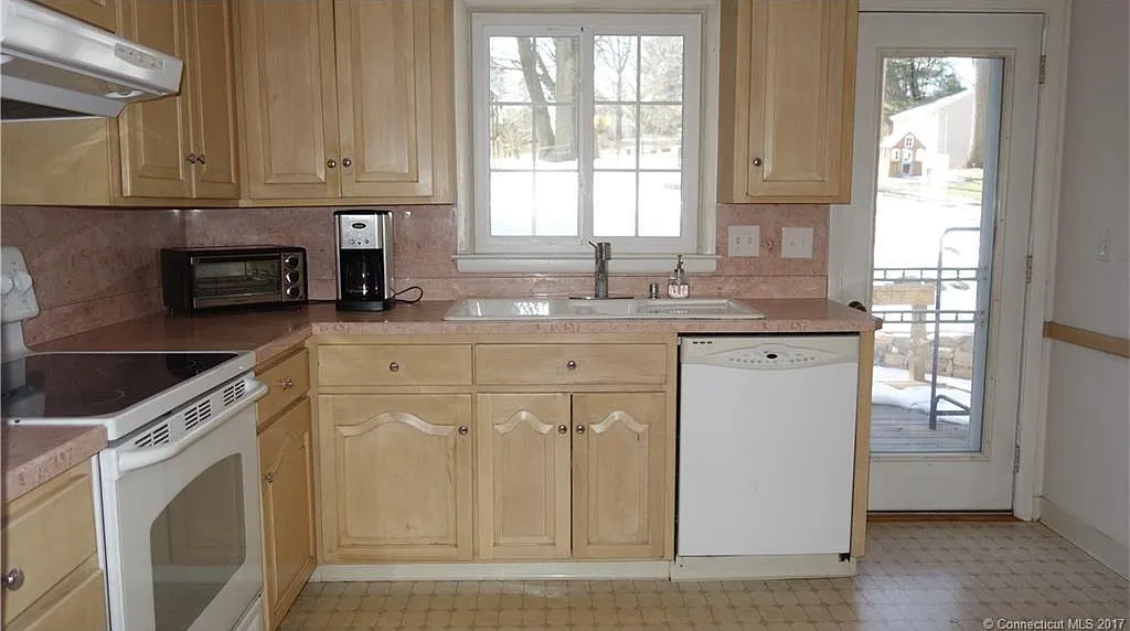 4 bed, 1400 sqft, $3,250 — Photo 4