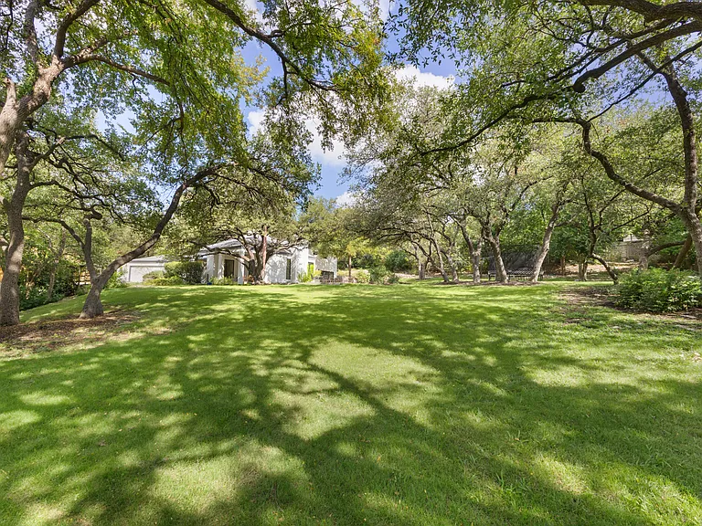 306 Pleasant Dr — Photo 1