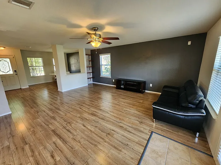 5709 Valley Stream Way — Photo 8