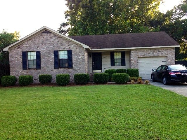 Front with one car garage