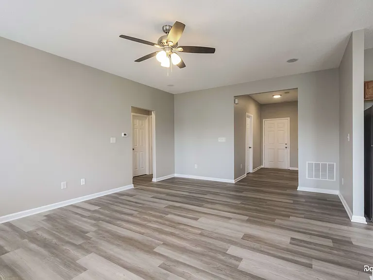 8149 Wood Hollow Ln — Photo 6