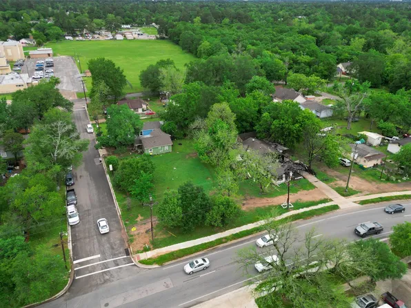 406 E Phillips St, Conroe, TX 77301