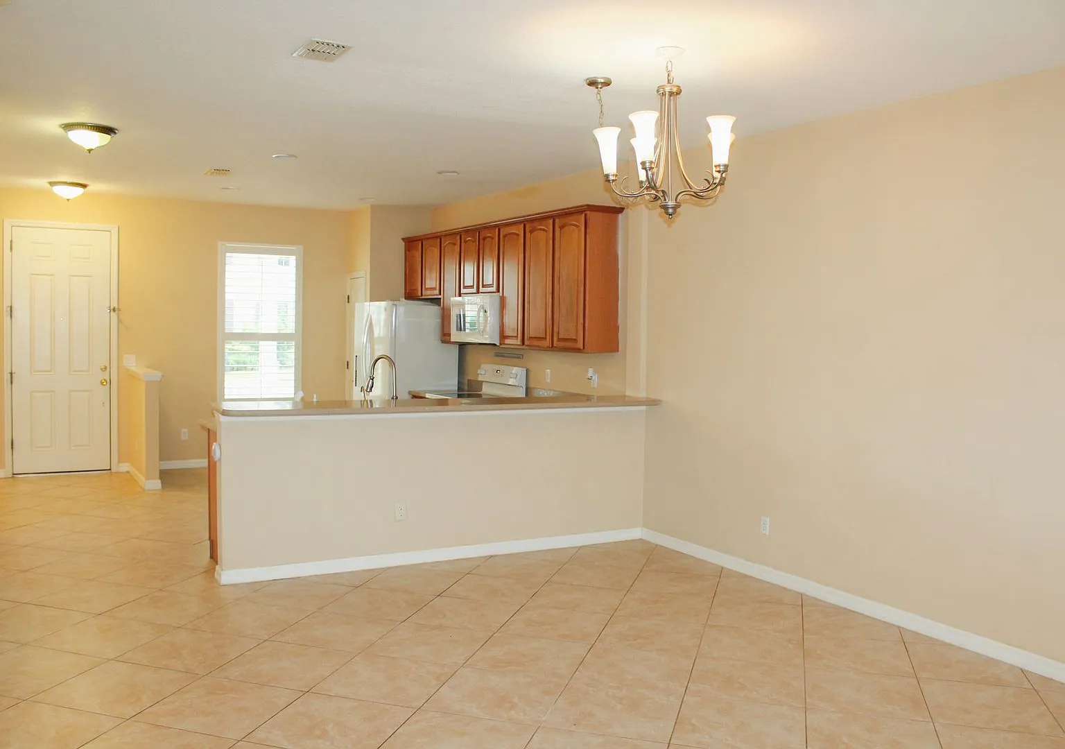 Water & Electricity-Included In Rent! Move In End Of August! Fantastic 3x2.5 With 2 Car Garage!! — Photo 3