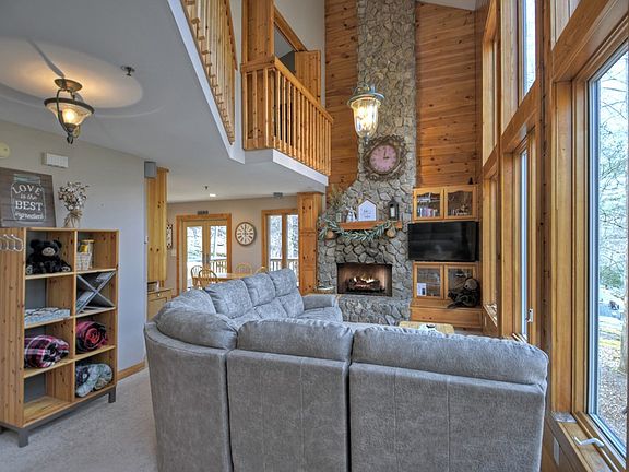 5th image of 102 Addle Way