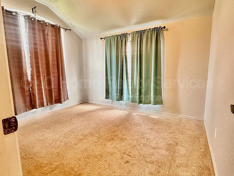 2617 Amy Ct — Photo 12