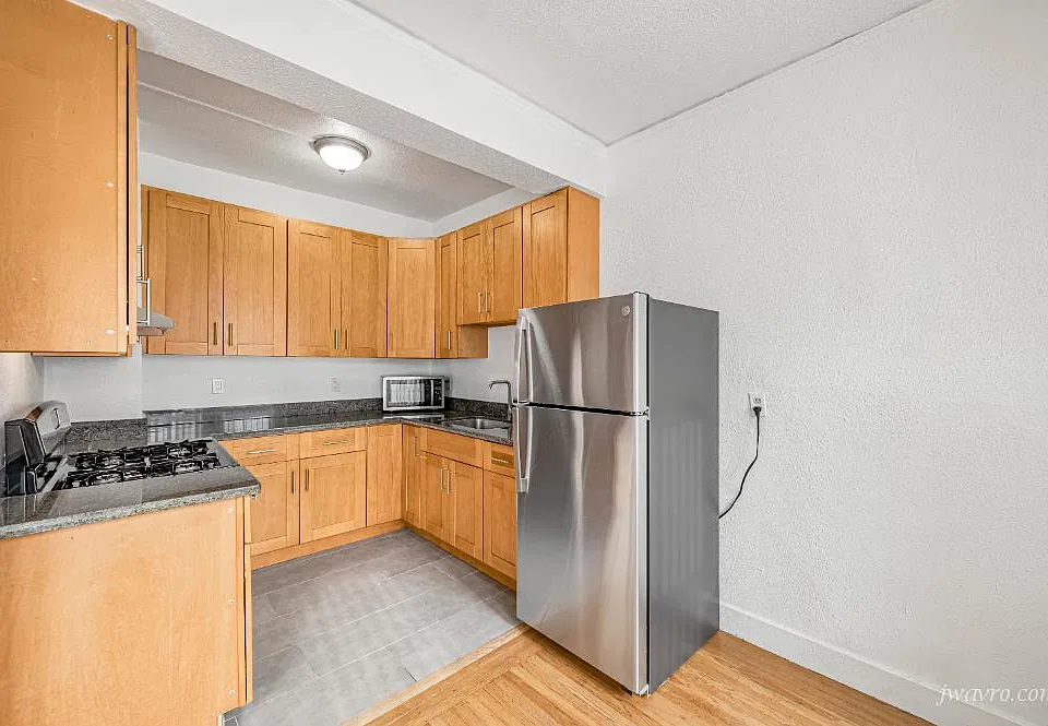 1391 8th Ave #9