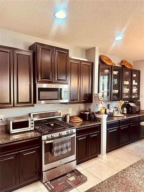 4 bed, 2.5 bath, 3092 sqft, $3,000 — Photo 4