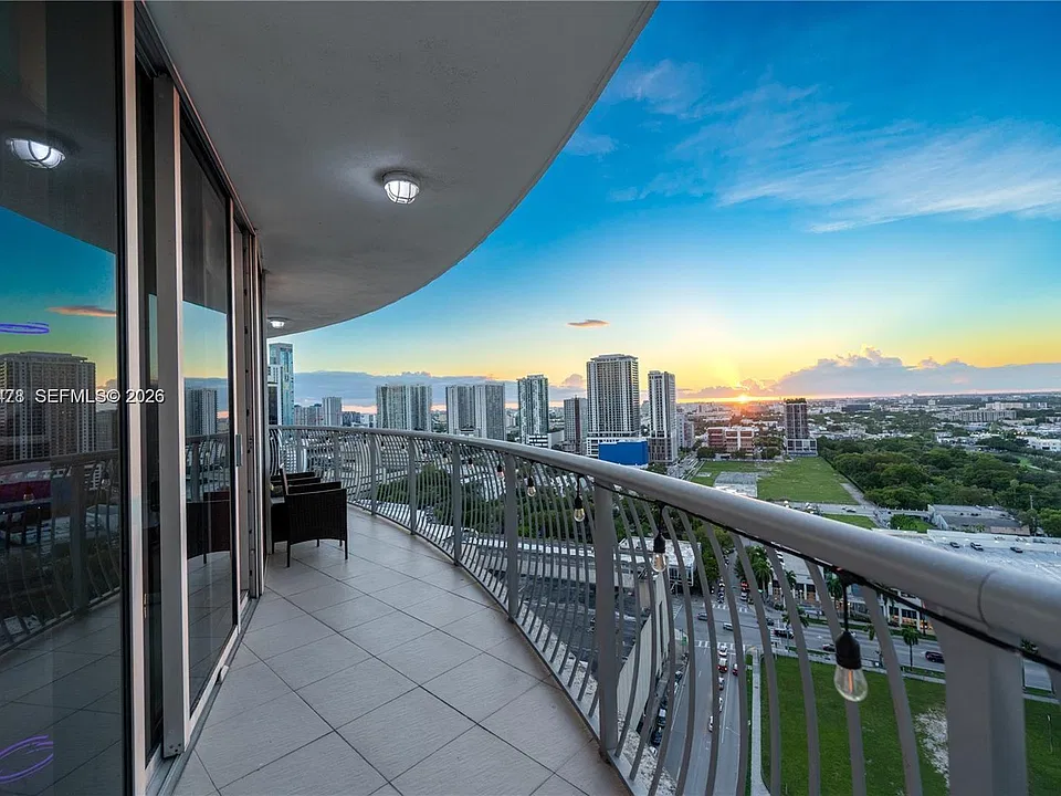 1750 N Bayshore Dr #2615