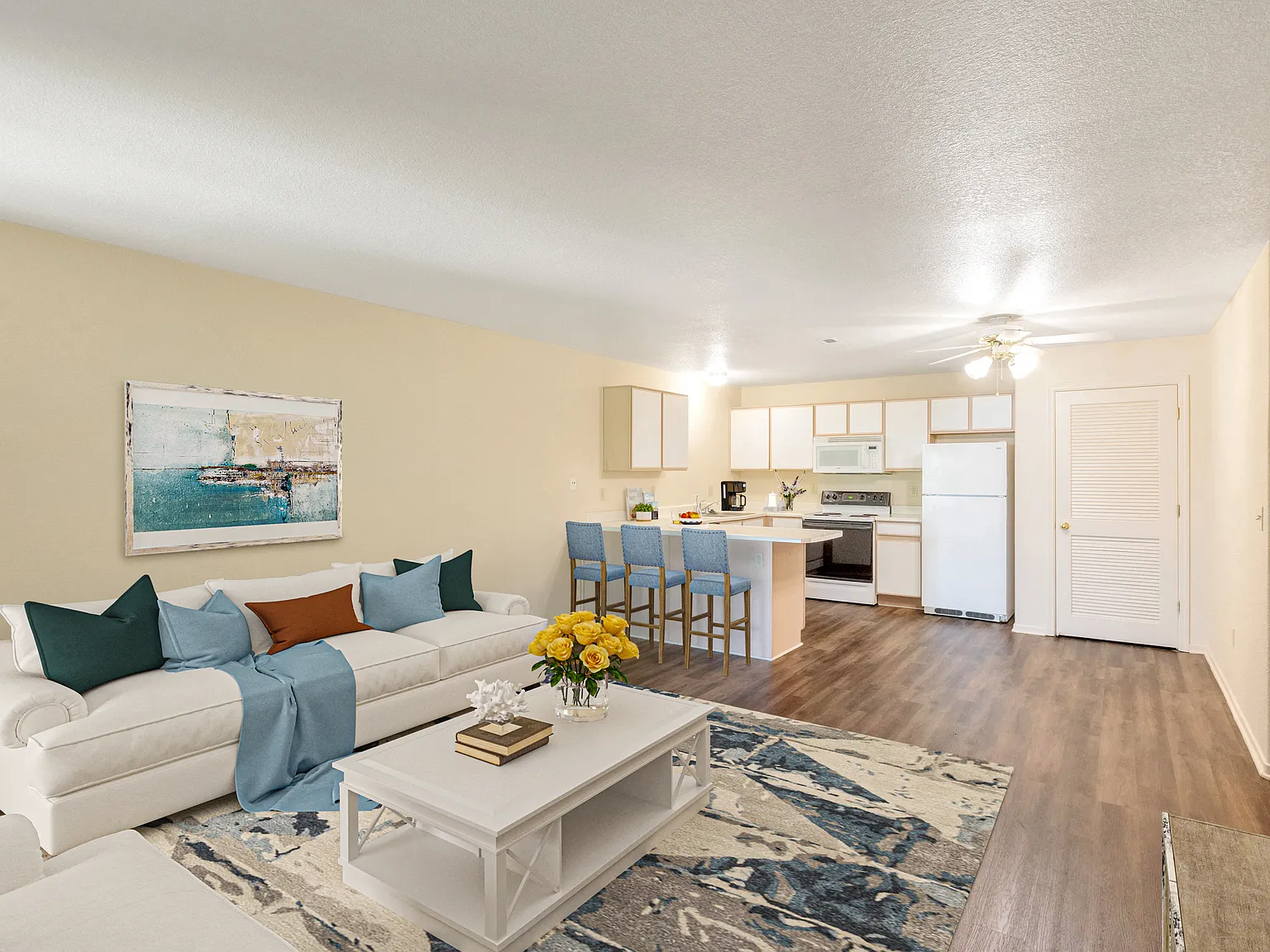 Silver Lake Apartments — Photo 4
