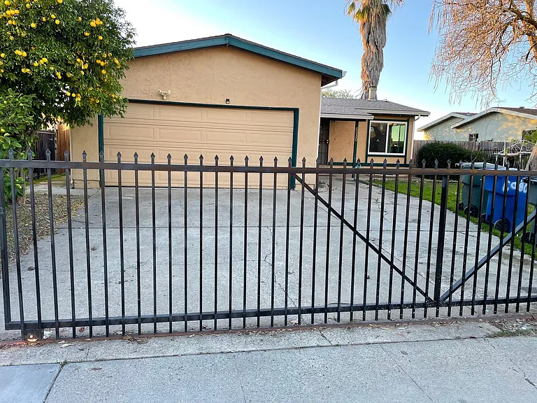 6080 Wilkinson St — Photo 16