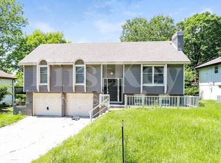 5906 NW Harris Dr, Kansas City, MO 64152