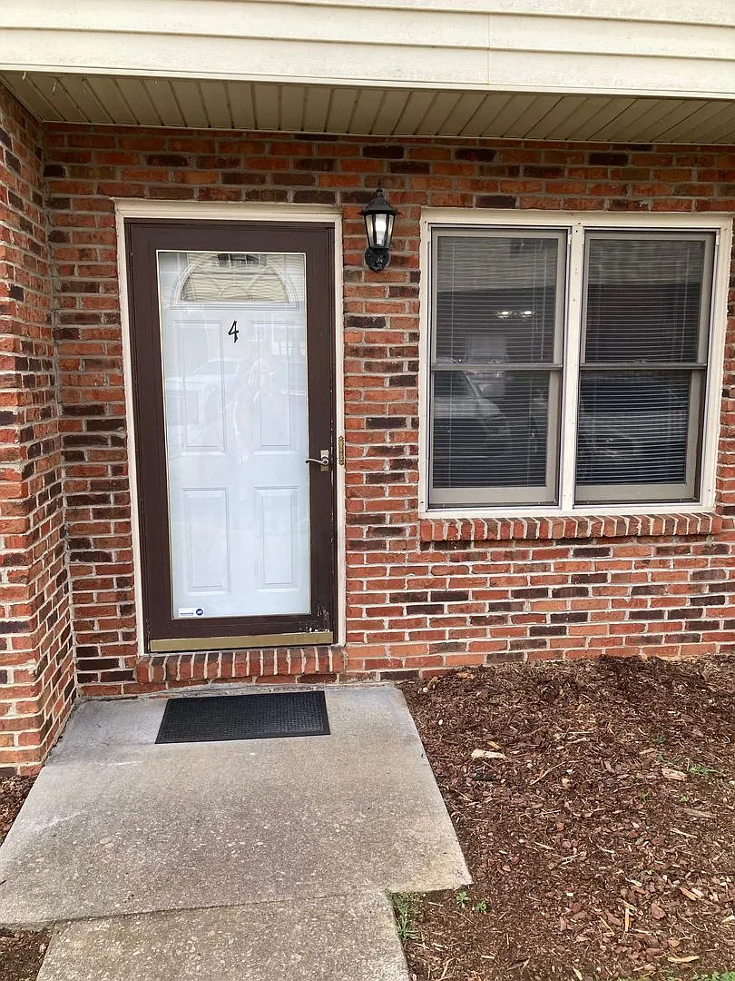 2 Bedroom / 1.5 Bath Condo in Johnson City, TN — Photo 3