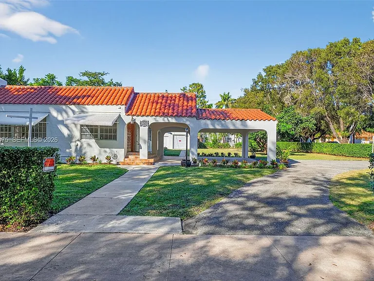 1305 Alhambra Cir — Photo 42