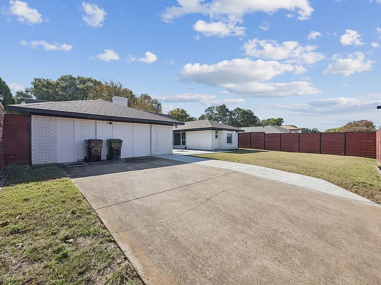 2833 Meadowbrook Dr — Photo 33