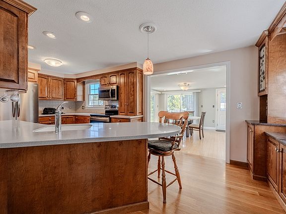 4th image of 24 Worden Rd