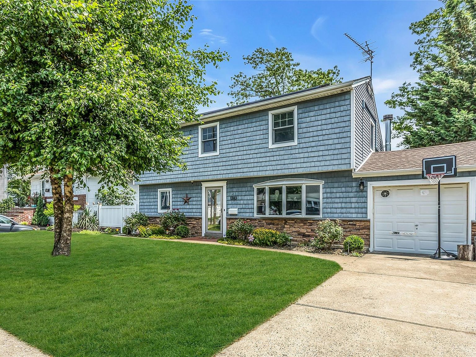 Mi 1383 Harding Street, Bellmore, NY 11710 | Zillow