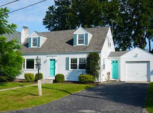 40 Beachview Ter, Middletown, RI 02842