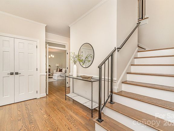 3rd image of 426 Walden Trl