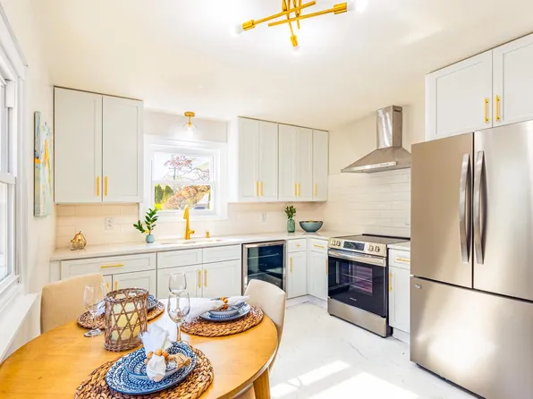 5510 S 43rd STREET, Greenfield, WI 53220