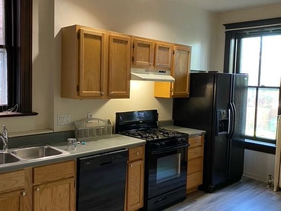 3rd image of 4161 Shenandoah Ave #1F