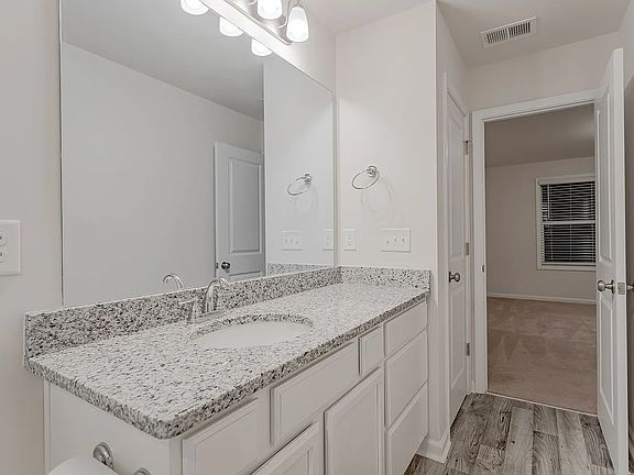 4th image of 220 Norse Creek Dr