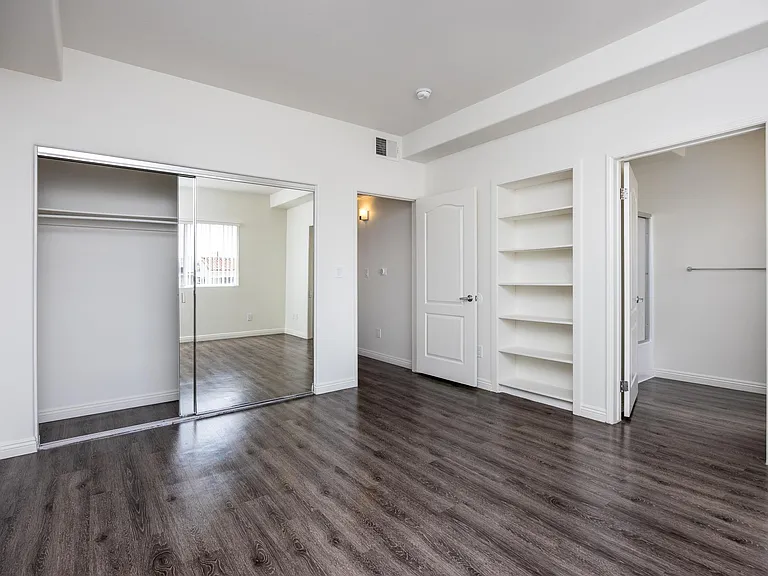 Vinton Court Apartments — Photo 26