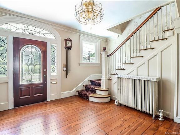 3rd image of 25 Deer Hill Ave