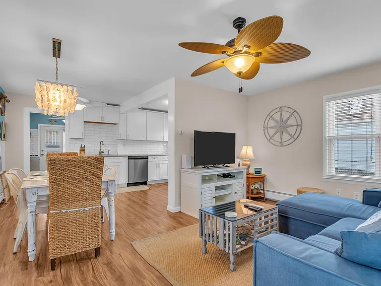227 Bay Ter — Photo 10