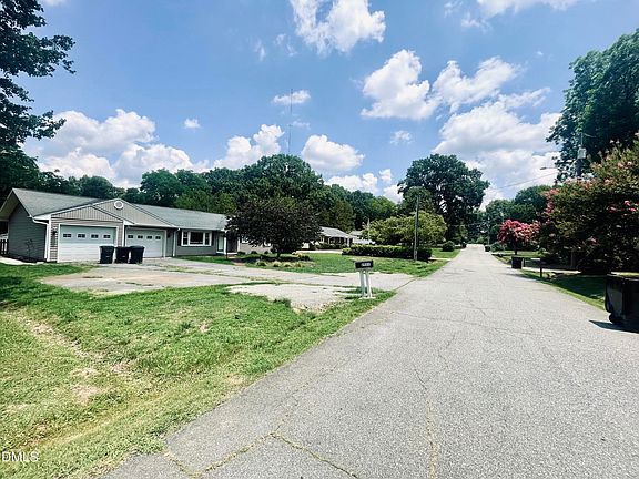 3rd image of 2511 Parrish St