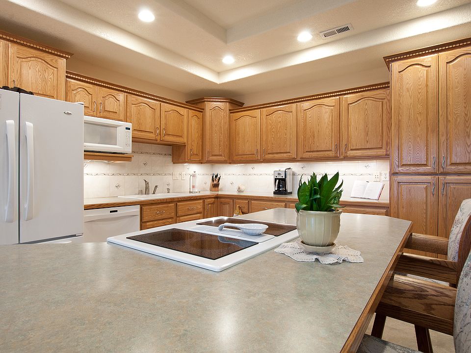 1st image of 165 Flagstone Dr
