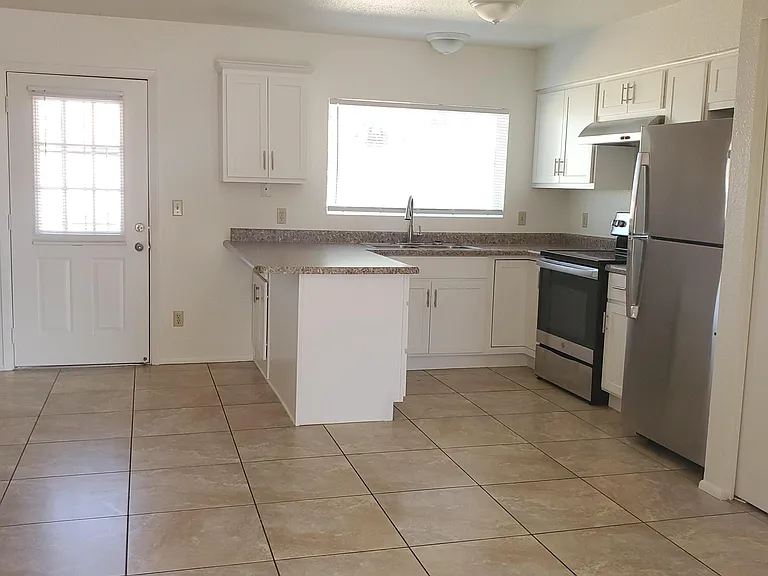 6320 W Carol Ave — Photo 7